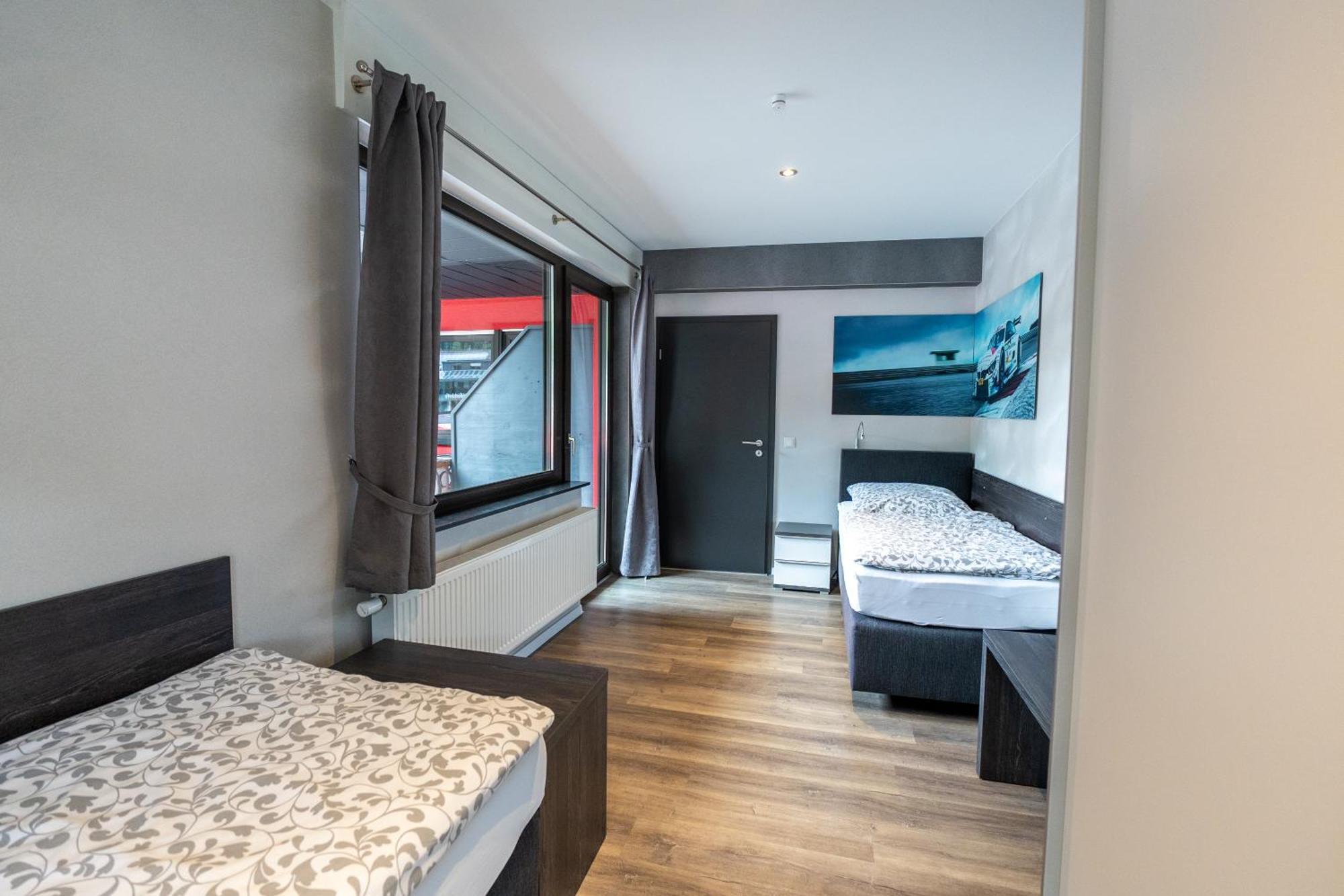 Guesthouse Cockpit อาเดเนา ภายนอก รูปภาพ